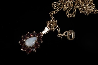 Lot 588 - A selection of gold and other necklaces