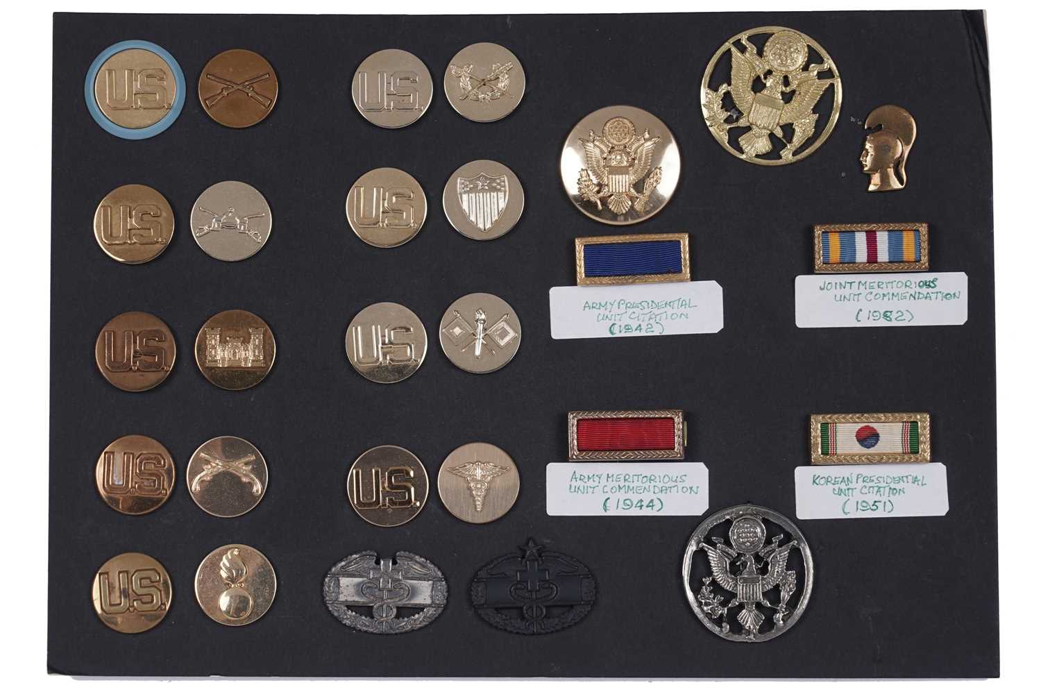 Lot 124 - United States Army badges and ribbons