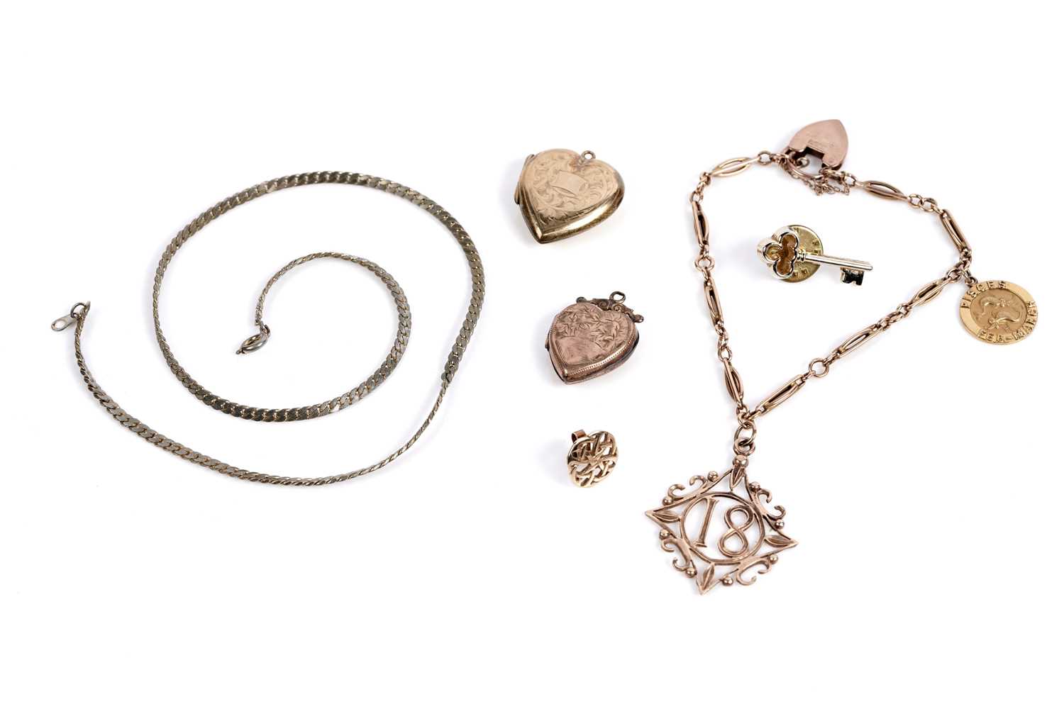 Lot 596 - A selection of gold and other jewellery