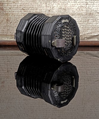 Lot 15 - A Lachenal 'Edeophone' concertina