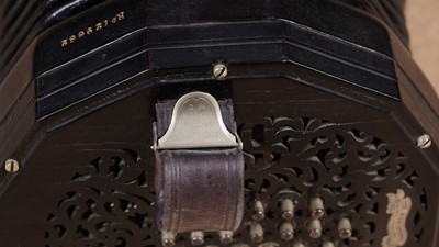 Lot 15 - A Lachenal 'Edeophone' concertina