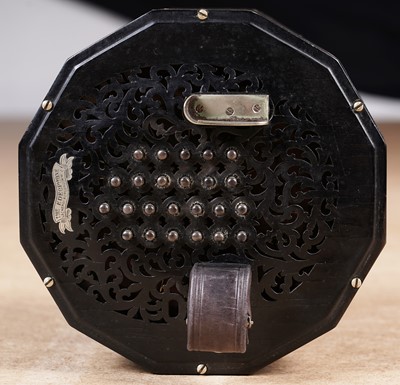 Lot 15 - A Lachenal 'Edeophone' concertina