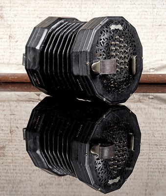 Lot 15 - A Lachenal 'Edeophone' concertina