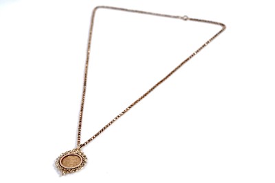 Lot 693 - A Queen Victoria gold sovereign pendant necklace