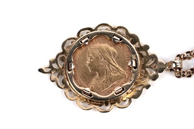Lot 693 - A Queen Victoria gold sovereign pendant necklace