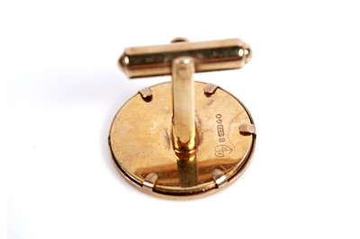 Lot 694 - A pair of Edward VII gold half sovereign cufflinks