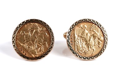 Lot 694 - A pair of Edward VII gold half sovereign cufflinks