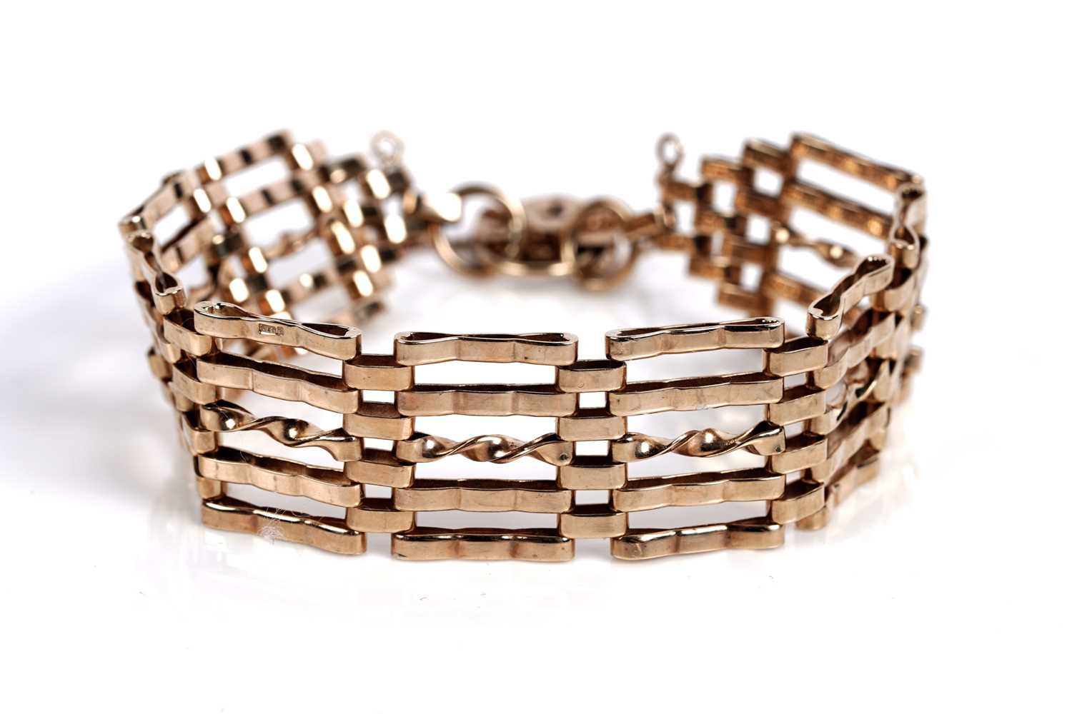 Lot 655 - A 9ct yellow gold gatelink bracelet