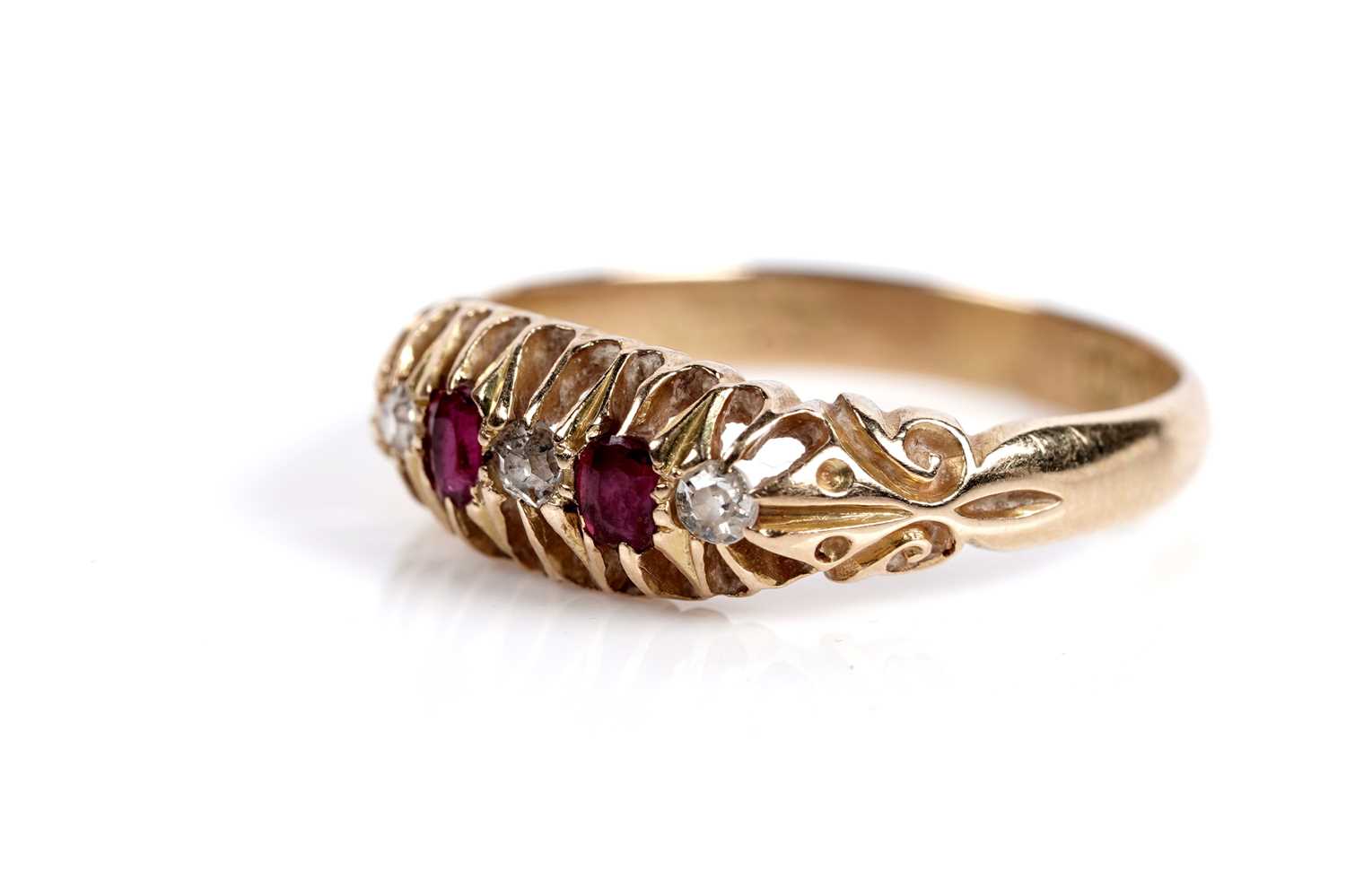 Lot 658 - An Edwardian ruby and diamond ring