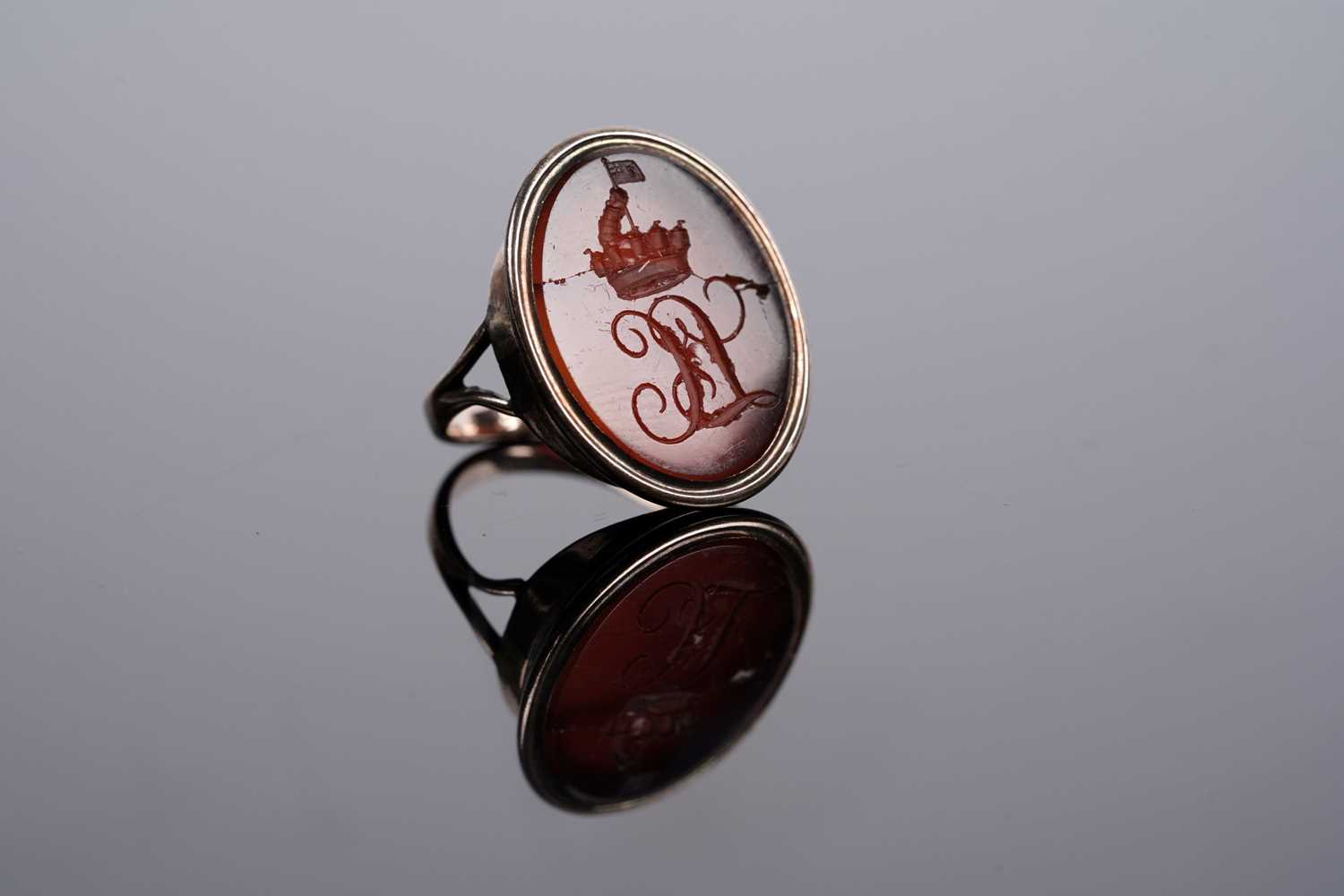Lot 509 - A Georgian carnelian intaglio seal signet ring