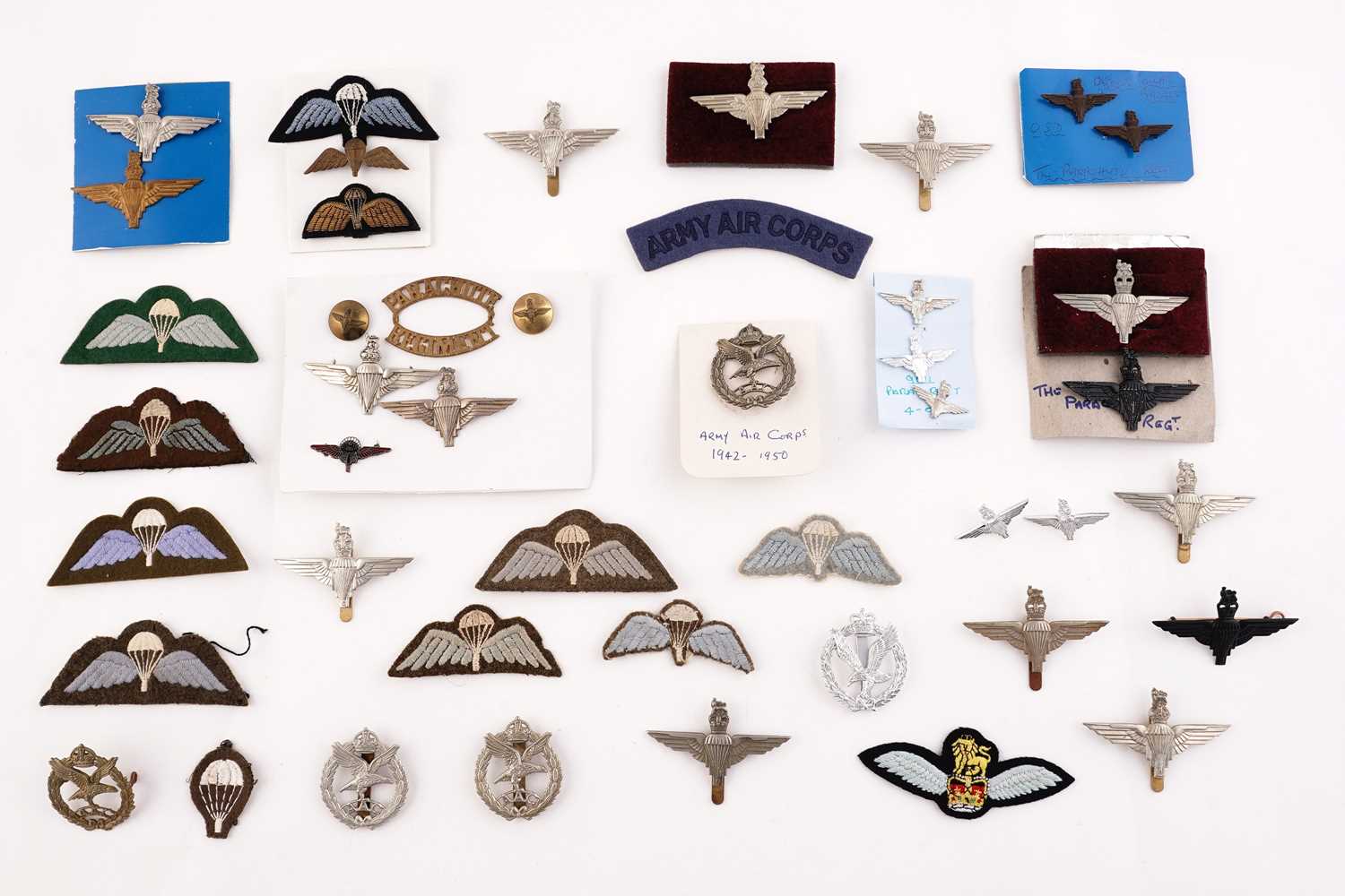 Lot 160 - Parachute Regiment and Army Air Corps badges, titles, buttons and others