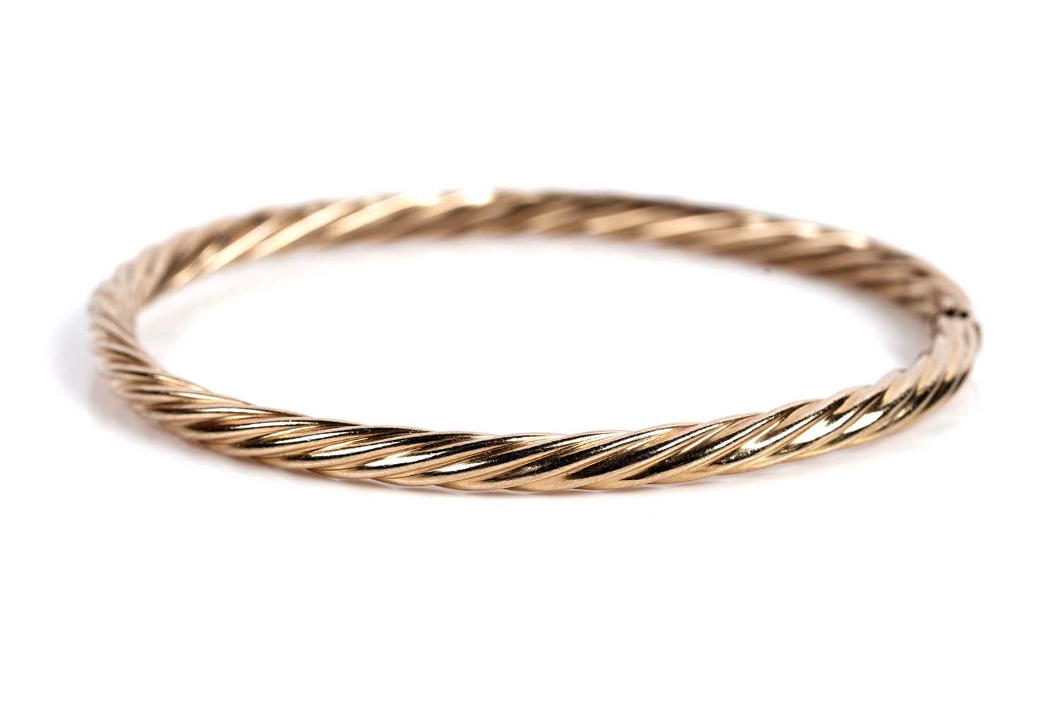 Lot 567 - A 9ct spiral fluted gold bangle