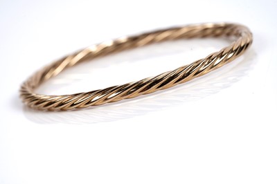 Lot 567 - A 9ct spiral fluted gold bangle
