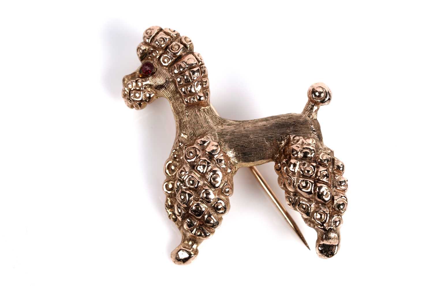 Lot 534 - A novelty 9ct gold brooch modelled as a poodle