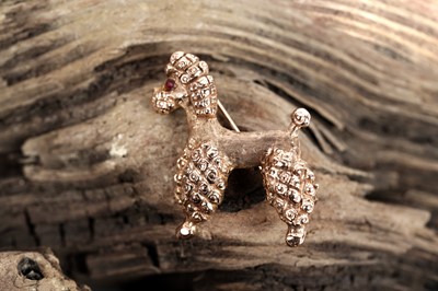Lot 534 - A novelty 9ct gold brooch modelled as a poodle