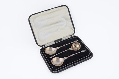 Lot 10 - A Victorian cased pair of silver parcel-gilt fruit serving spoons and matching sugar sifter spoon