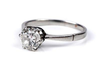 Lot 580 - A solitaire diamond ring