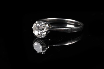 Lot 580 - A solitaire diamond ring