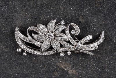 Lot 581 - A Chinese diamond spray brooch