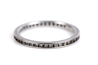 Lot 541 - A contemporary Theo Fennell diamond eternity ring