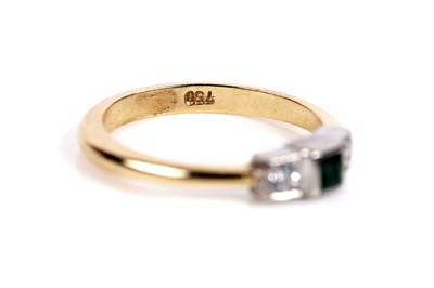 Lot 516 - An Art Deco style emerald and diamond ring