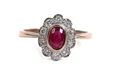 Lot 556 - A ruby and diamond flowerhead pattern ring