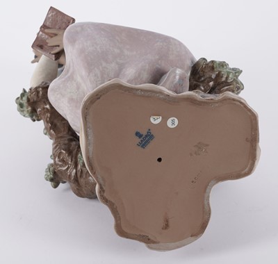 Lot 860 - A Lladro 'Poetic Moment' figure