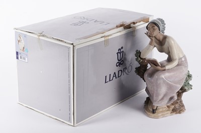 Lot 860 - A Lladro 'Poetic Moment' figure