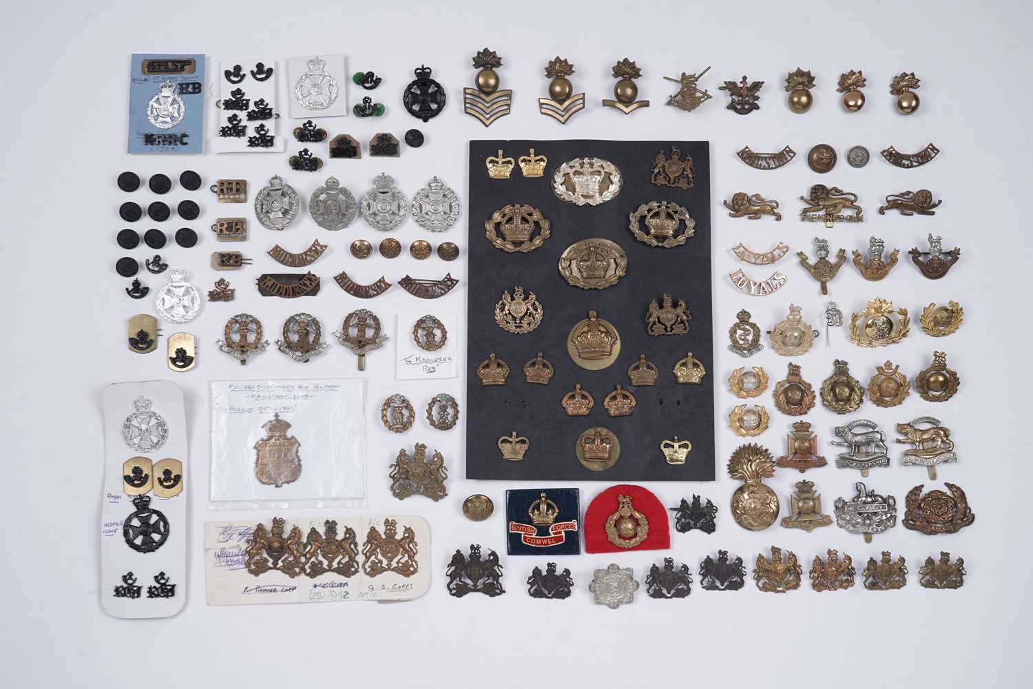 Lot 196 - A selection of British military interest badges and other items