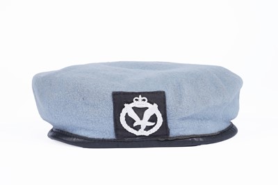 Lot 332 - ﻿﻿A selection of British military berets with badges; and an army officers peaked cap