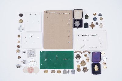 Lot 334 - A selection of non-military badges and buttons