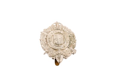 Lot 216 - A pair of First World War general service medals; and two cap badges