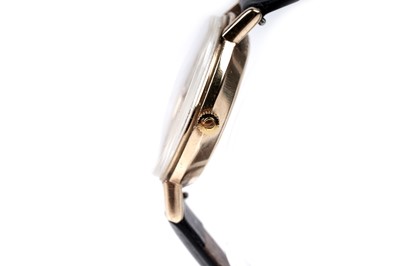 Lot 435 - Omega: a gold cased automatic wristwatch