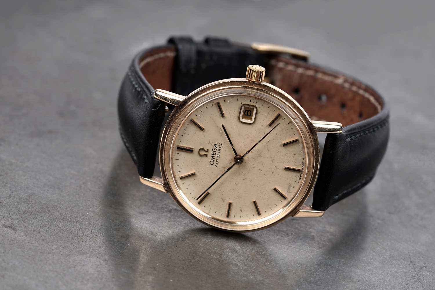 Lot 435 - Omega: a gold cased automatic wristwatch