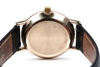 Lot 435 - Omega: a gold cased automatic wristwatch