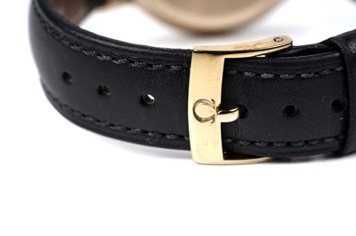 Lot 435 - Omega: a gold cased automatic wristwatch