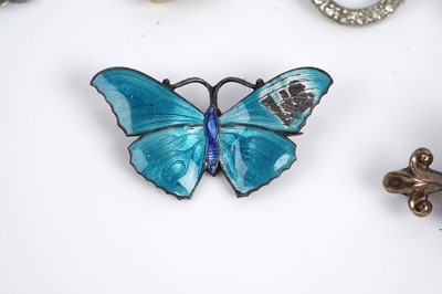 Lot 512 - Victorian and later hardstone jewellery