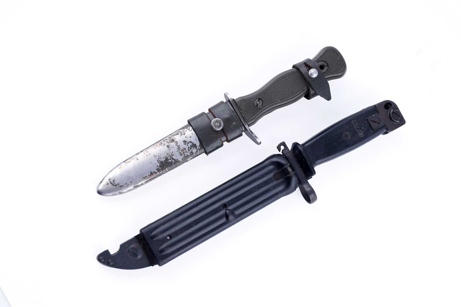 Lot 298 - An East German bayonet; and a West German knife