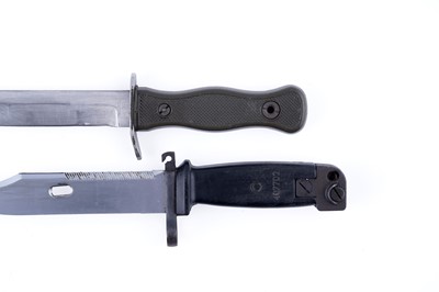 Lot 298 - An East German bayonet; and a West German knife