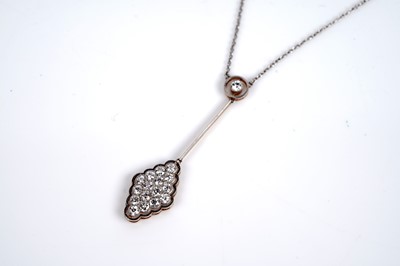 Lot 507 - An early 20th Century Art Deco diamond pendant necklet