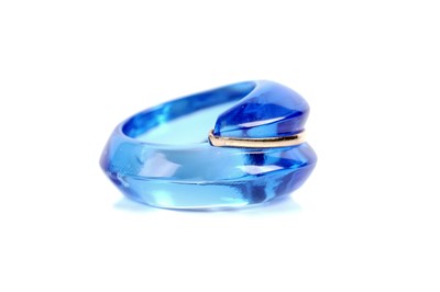 Lot 538 - A Baccarat 18ct gold and crystal cocktail ring