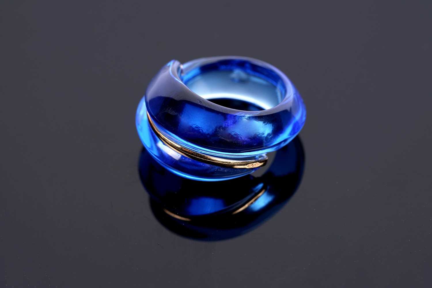 Lot 538 - A Baccarat 18ct gold and crystal cocktail ring