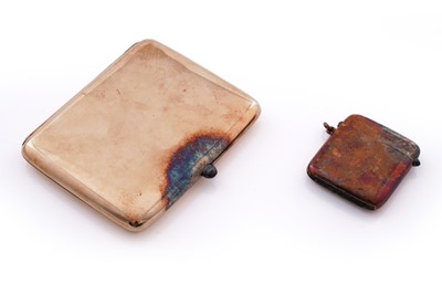 Lot 200 - A late 19th/early 20th Century continental gold cigarette case and matching vesta case