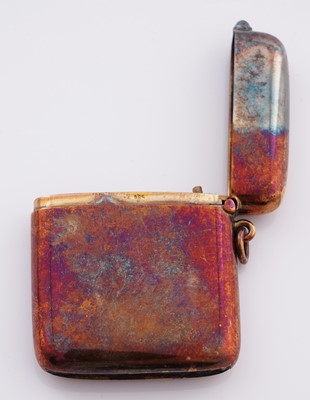 Lot 200 - A late 19th/early 20th Century continental gold cigarette case and matching vesta case