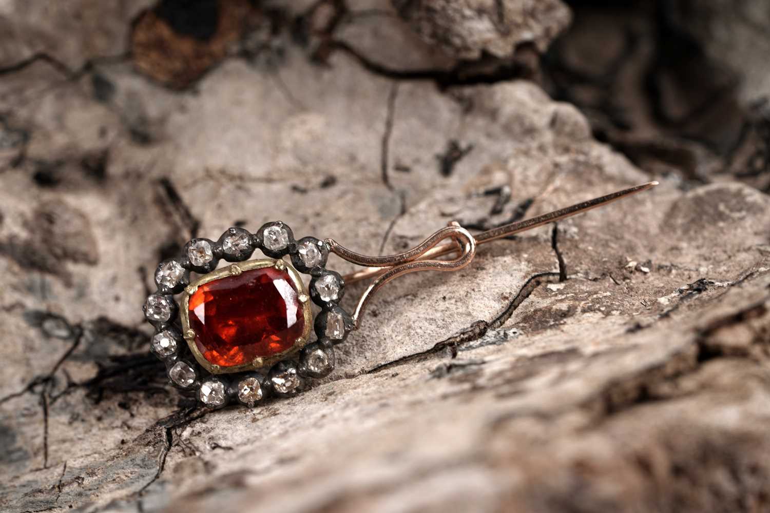 Lot 523 - A Georgian spessartine garnet and diamond brooch