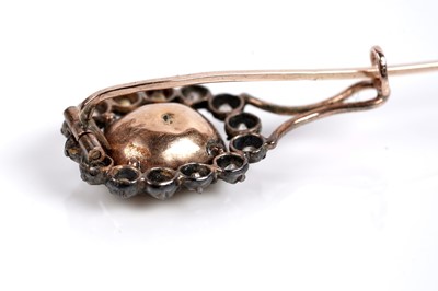 Lot 523 - A Georgian spessartine garnet and diamond brooch