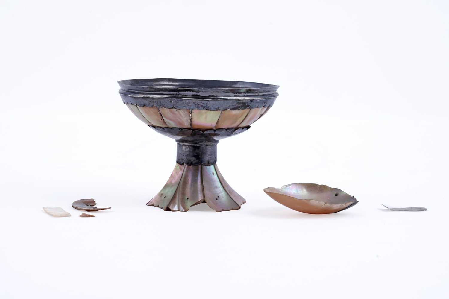 Lot 33 - A rare 17th Century Gujarat mother of pearl goblet