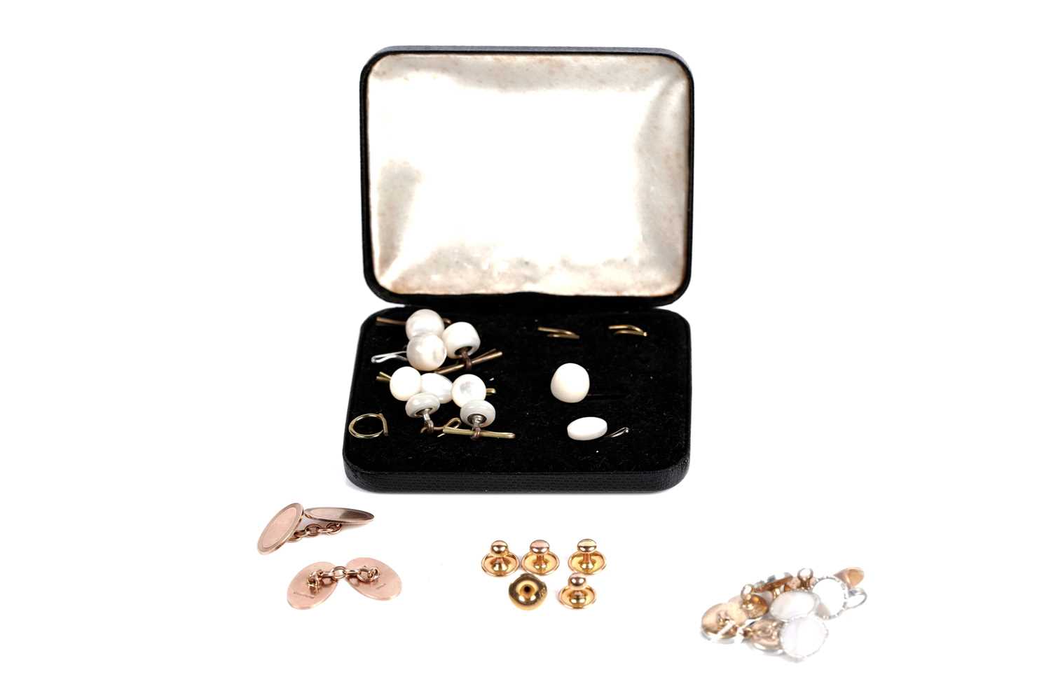 Lot 553 - Cufflinks and shirt studs