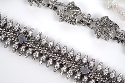 Lot 566 - Costume jewellery and watches
