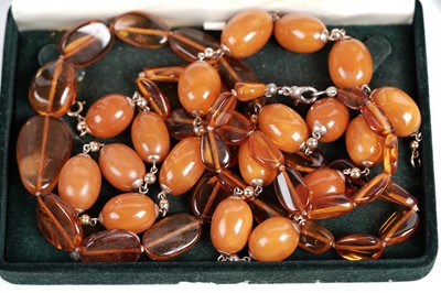 Lot 575 - Costume jewellery including: an agate specimen brooch
